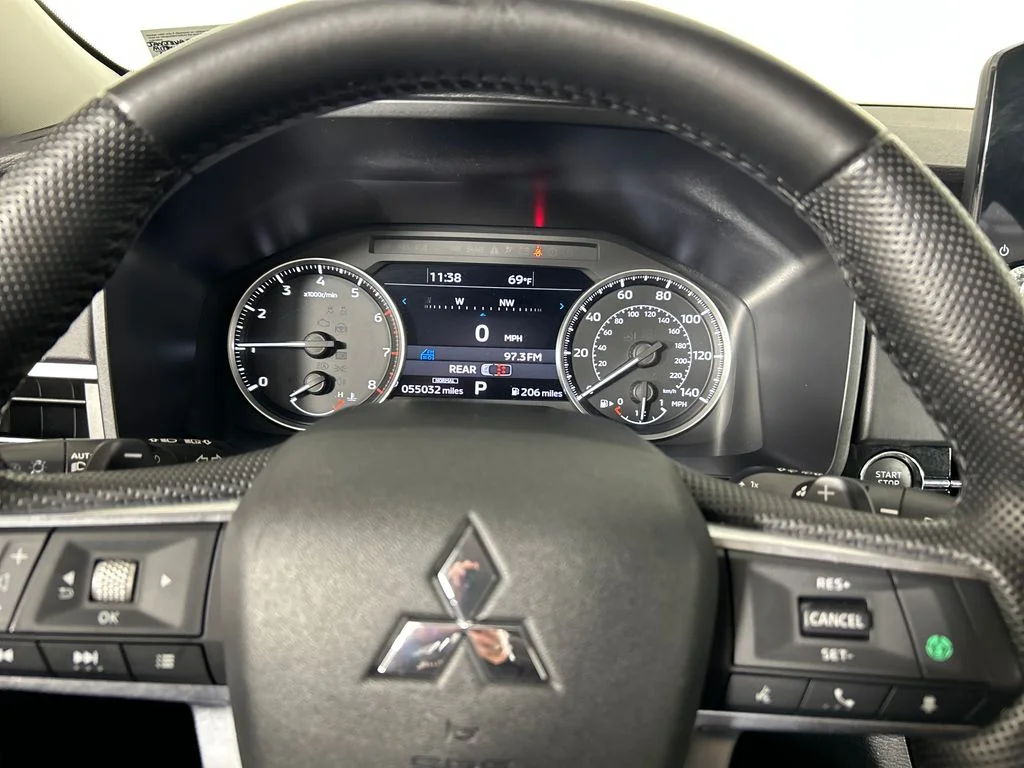Used 2024 Silver Mitsubishi SE image 12