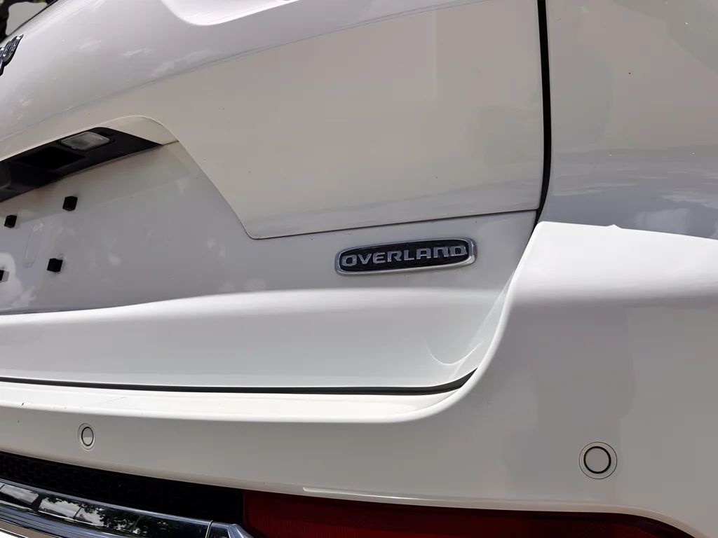 Used 2023 White/off-white Jeep Overland image 31