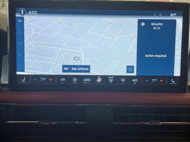 Used 2024 Gray Lincoln Grand Touring image 4