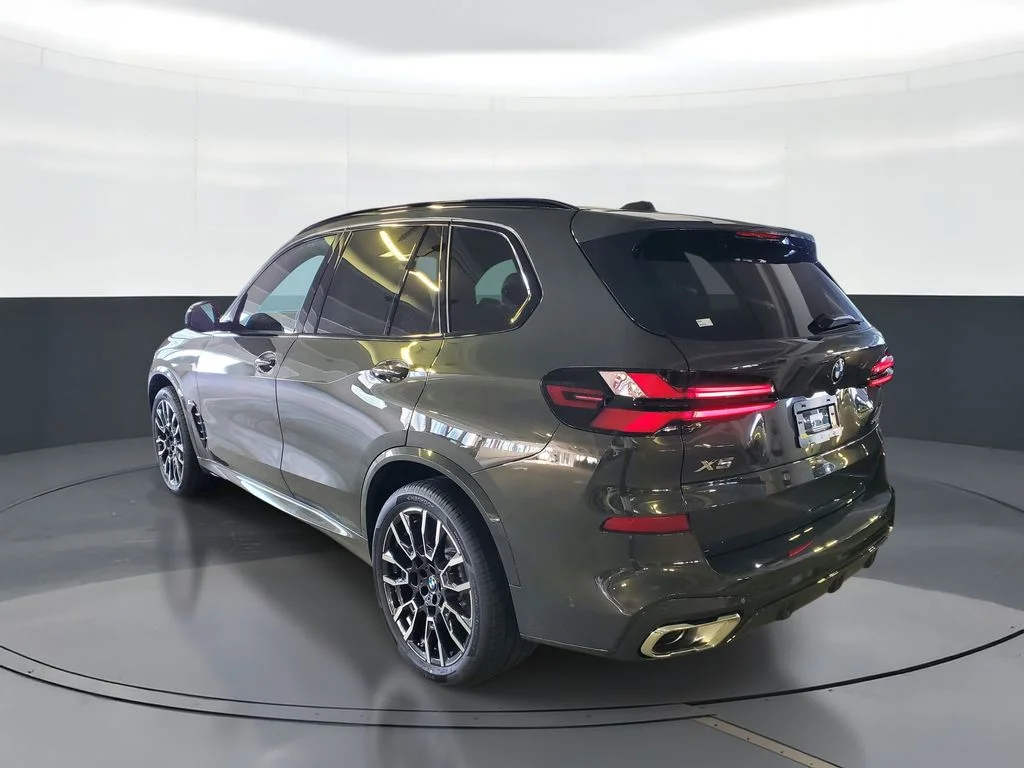 Used 2026 Gray BMW sDrive40i image 4