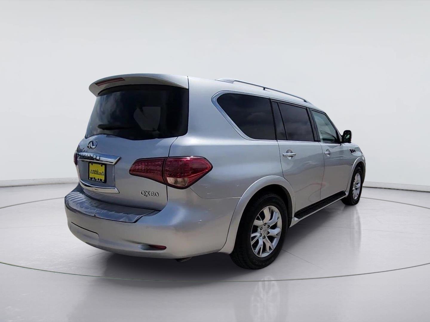 2015 INFINITI QX80 photo 8 of 34