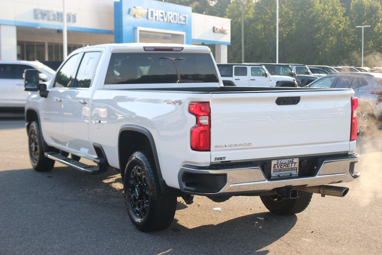 Used 2020 SUMMIT WHITE Chevrolet LTZ image 5