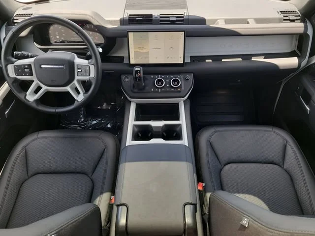 Used 2025 White Land Rover S image 10