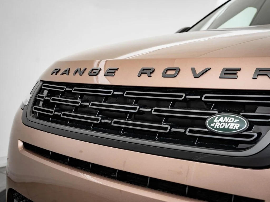Used 2026 Bronze Land Rover Dynamic image 3