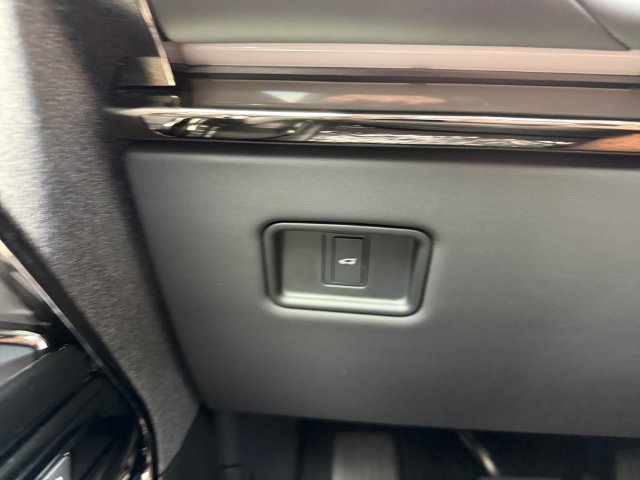 Used 2023 Giola Green Metallic Land Rover SE image 27