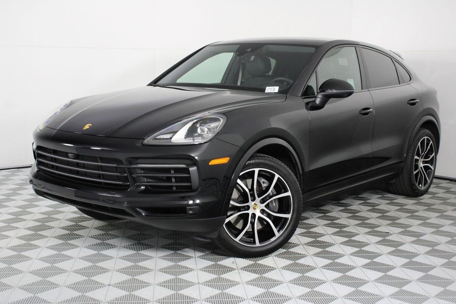 2023 Porsche Cayenne Platinum Edition's photo