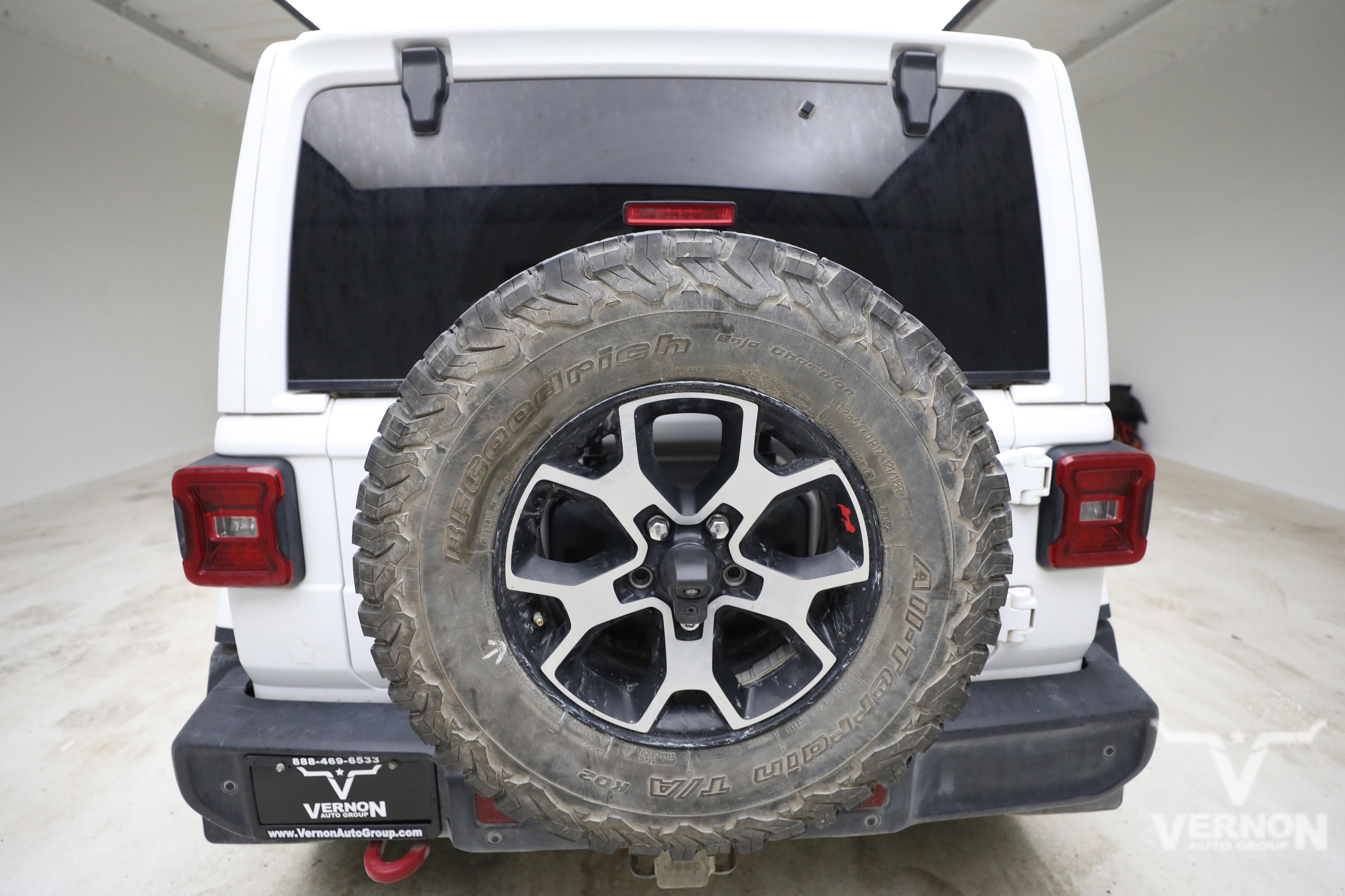 Used 2021 Bright White Clearcoat Jeep Y image 3