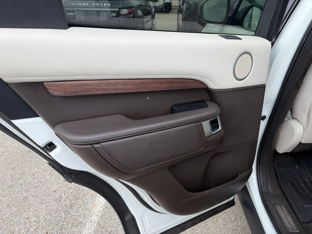 Used 2018 Fuji White Land Rover HSE Luxury image 22