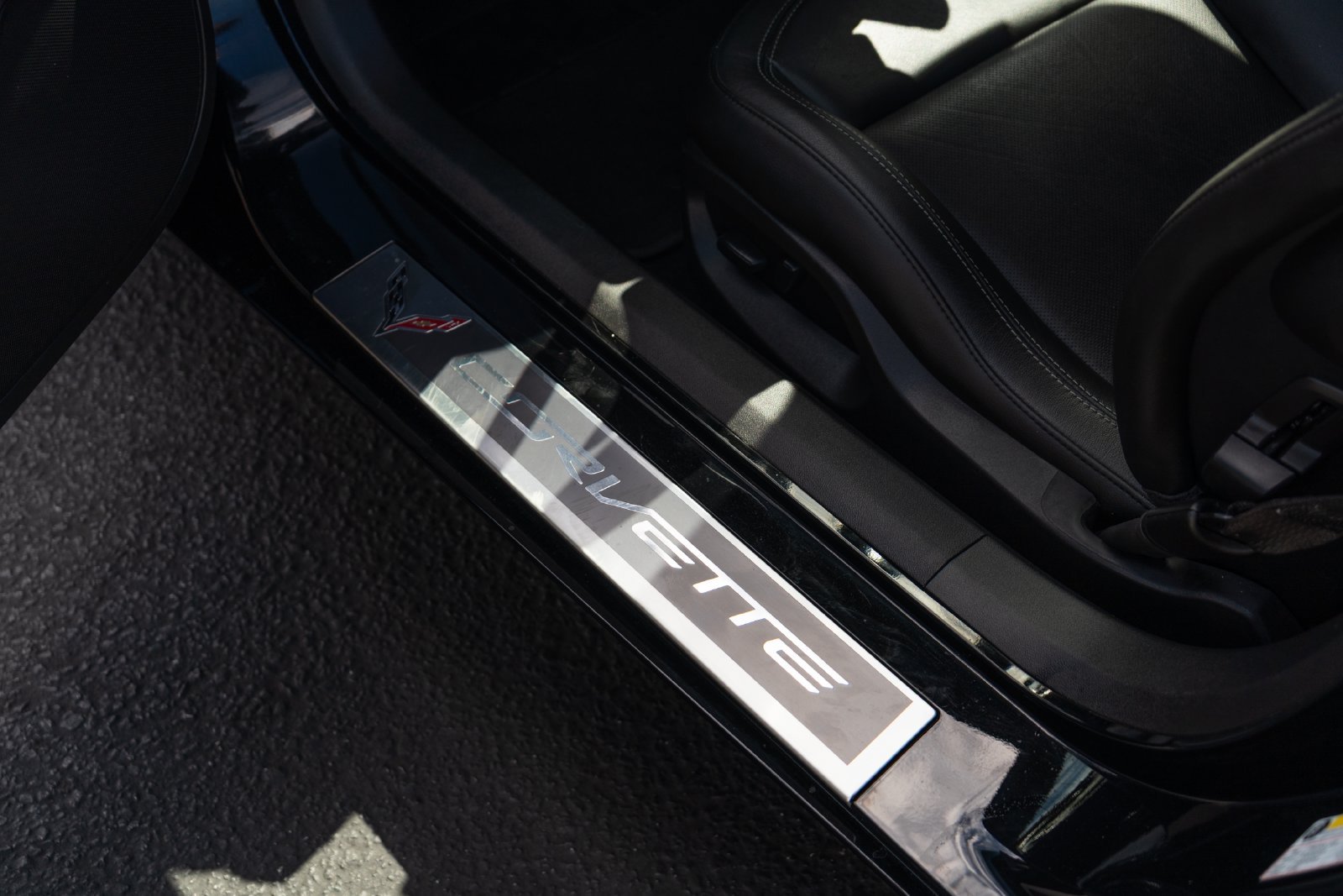 Used 2019 Black Chevrolet Stingray image 18