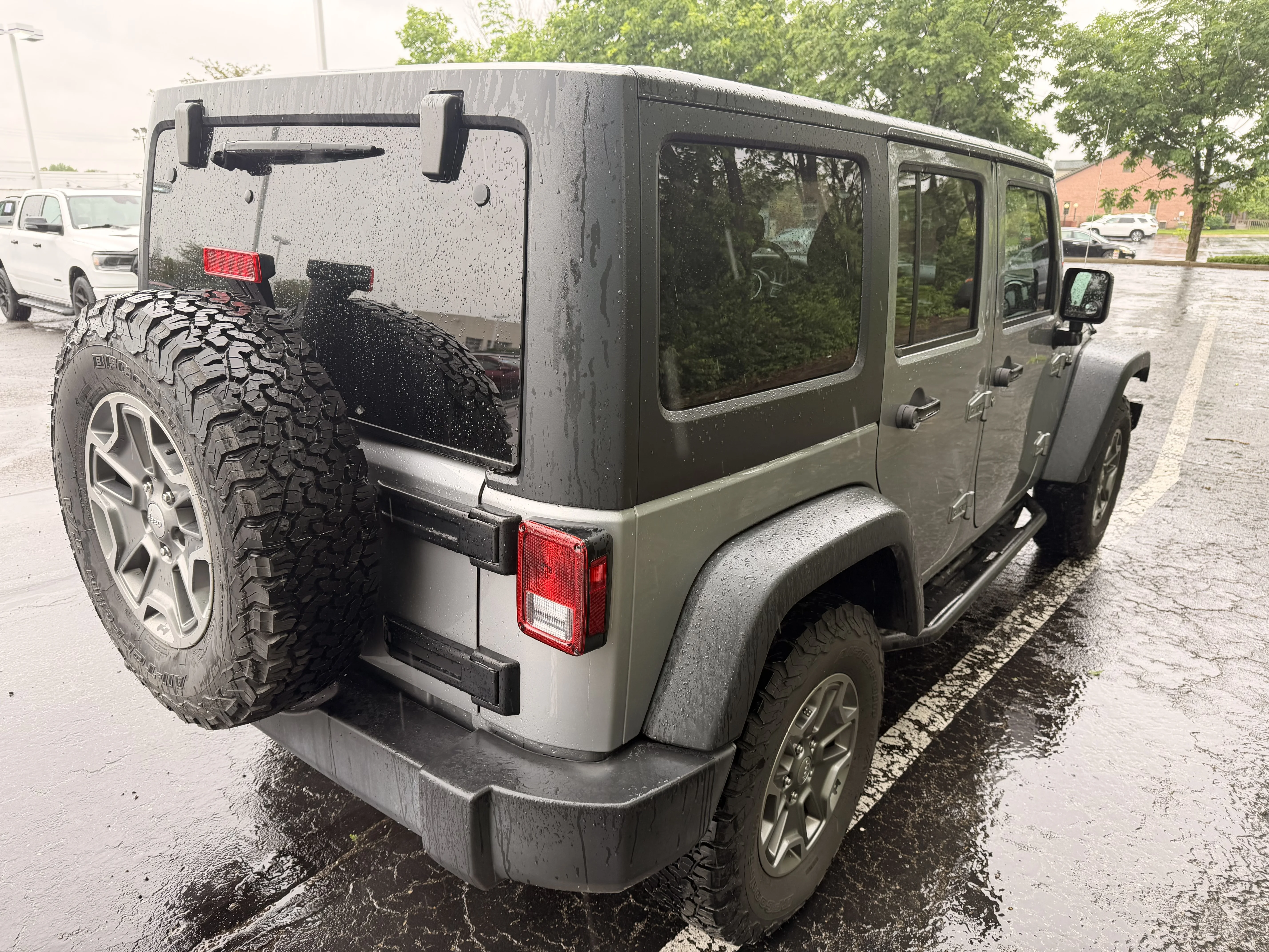 Used 2017 Billet Silver Metallic Clear Coat Jeep Rubicon image 3