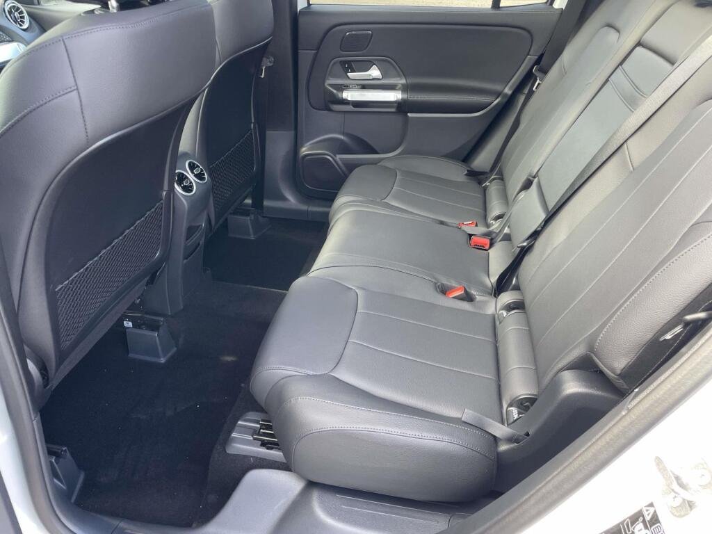 New 2026 Polar White Mercedes-Benz GLB 250 image 15