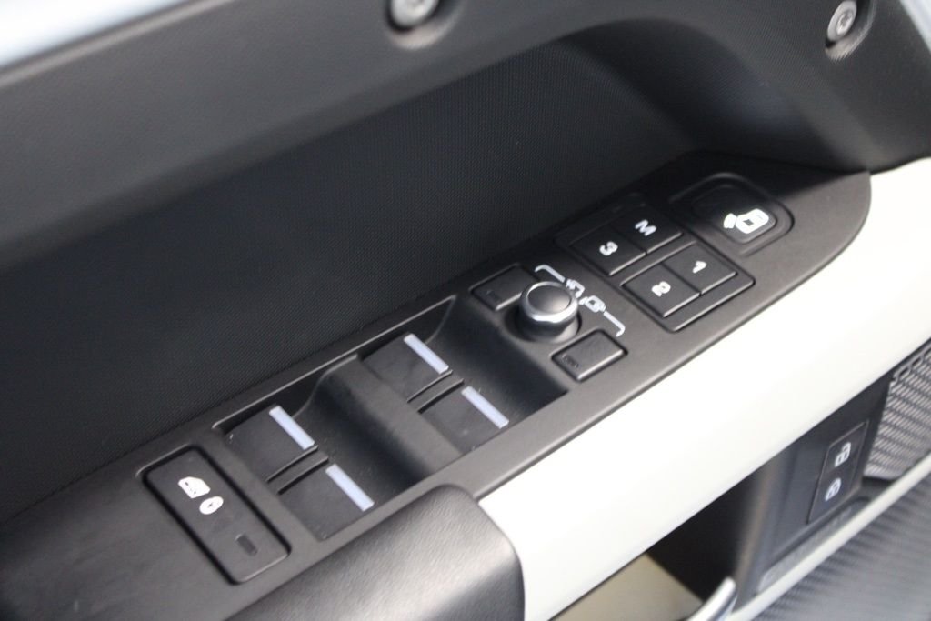 Used 2022  Land Rover XS Edition image 12