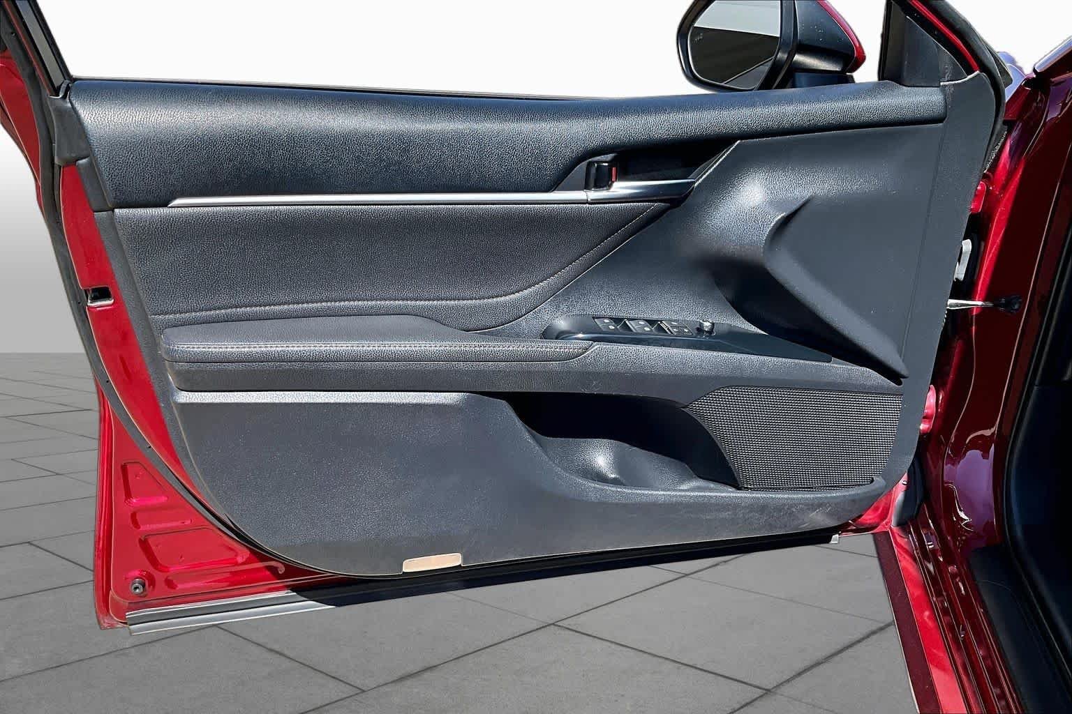 Used 2018 Ruby Flare Pearl Toyota XLE image 22