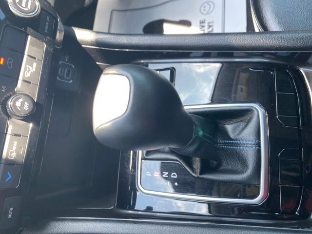 Used 2022 Granite Crystal Clearcoat Metallic Jeep Latitude image 27