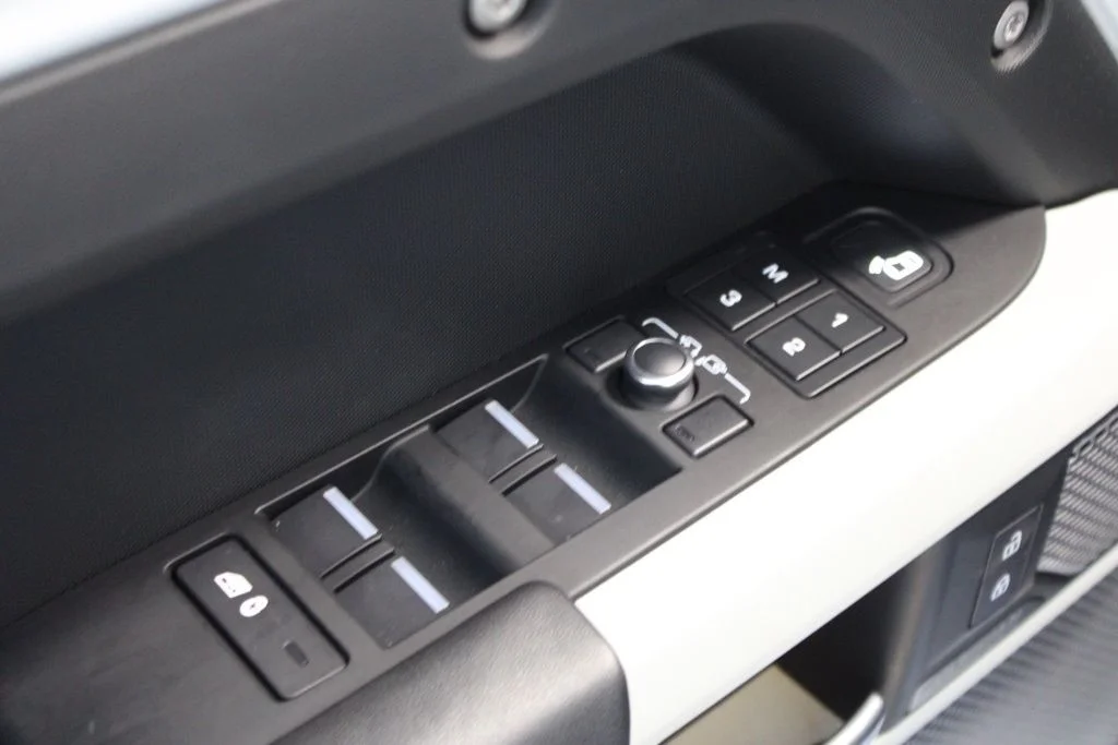 Used 2022 Silver Land Rover XS Edition image 12
