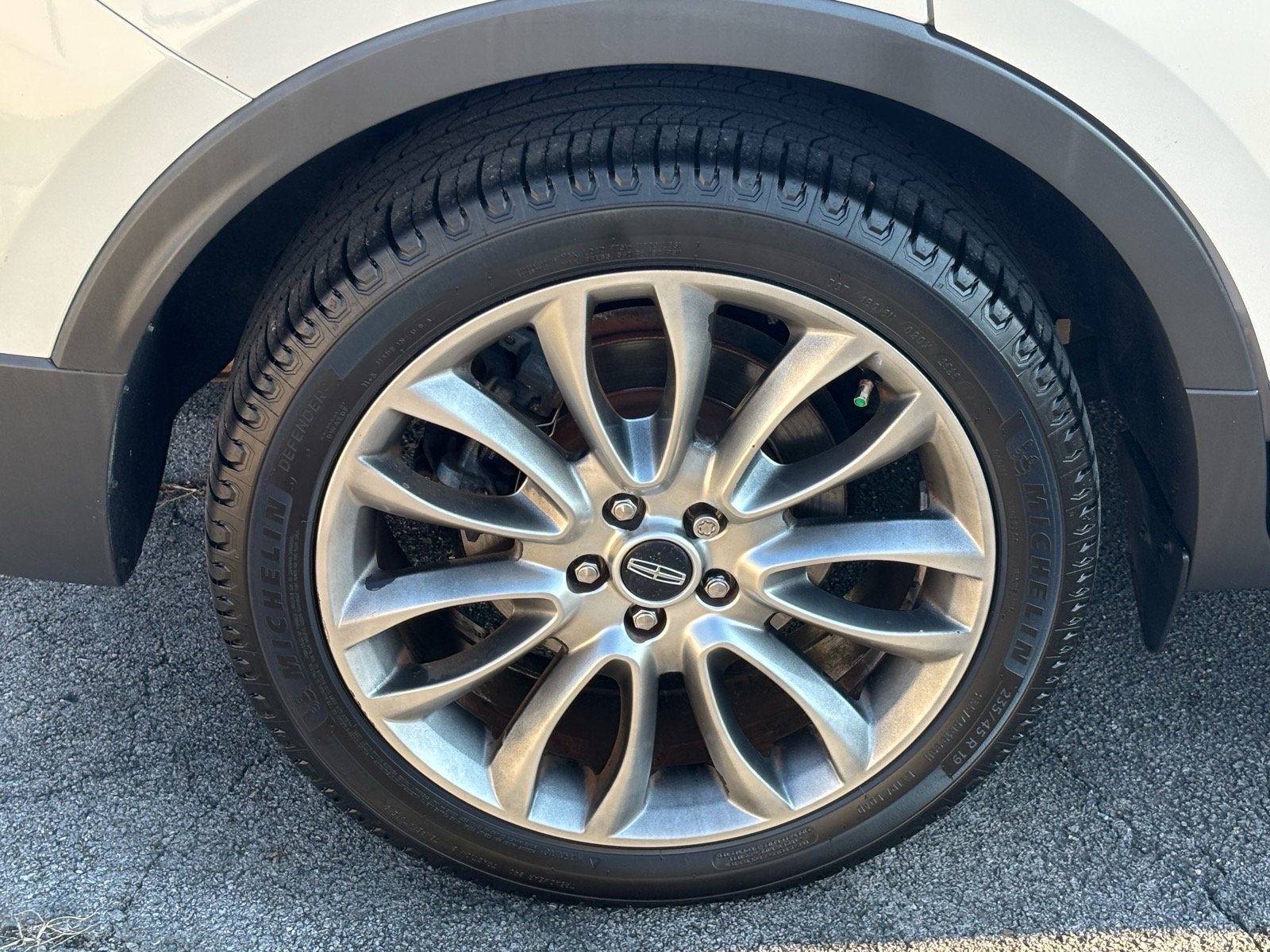 Used 2015 White Platinum Tri-Coat Metallic Lincoln Base image 6