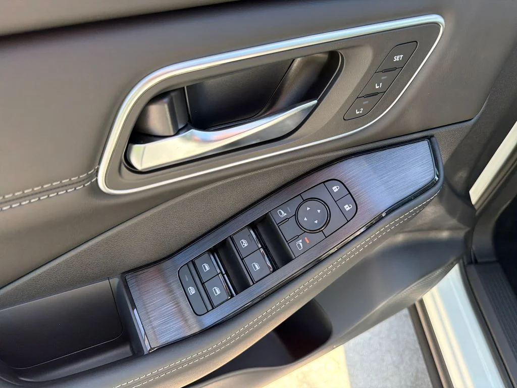 New 2026 Everest White Pearl TriCoat Nissan Platinum image 18