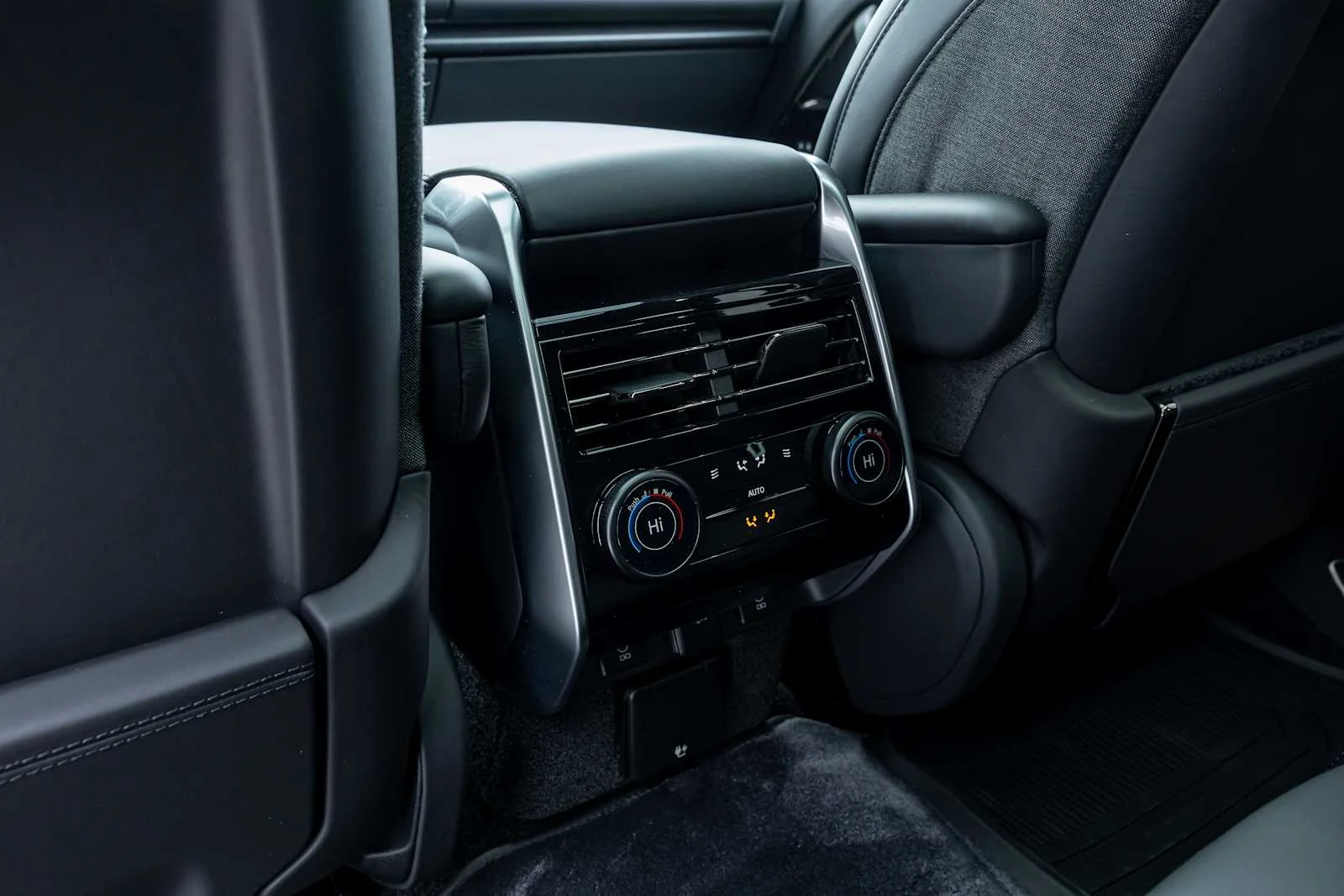 2026 Land Rover Range Rover SV - Photo 31