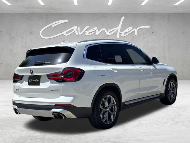 Used 2022 White BMW sDrive30i image 17