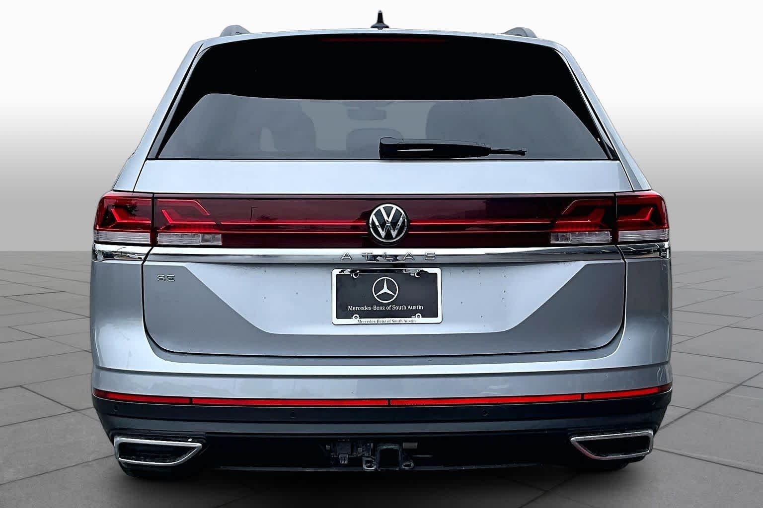 Used 2025 Silver Mist Metallic Volkswagen 2.0T SE w/Technology image 4