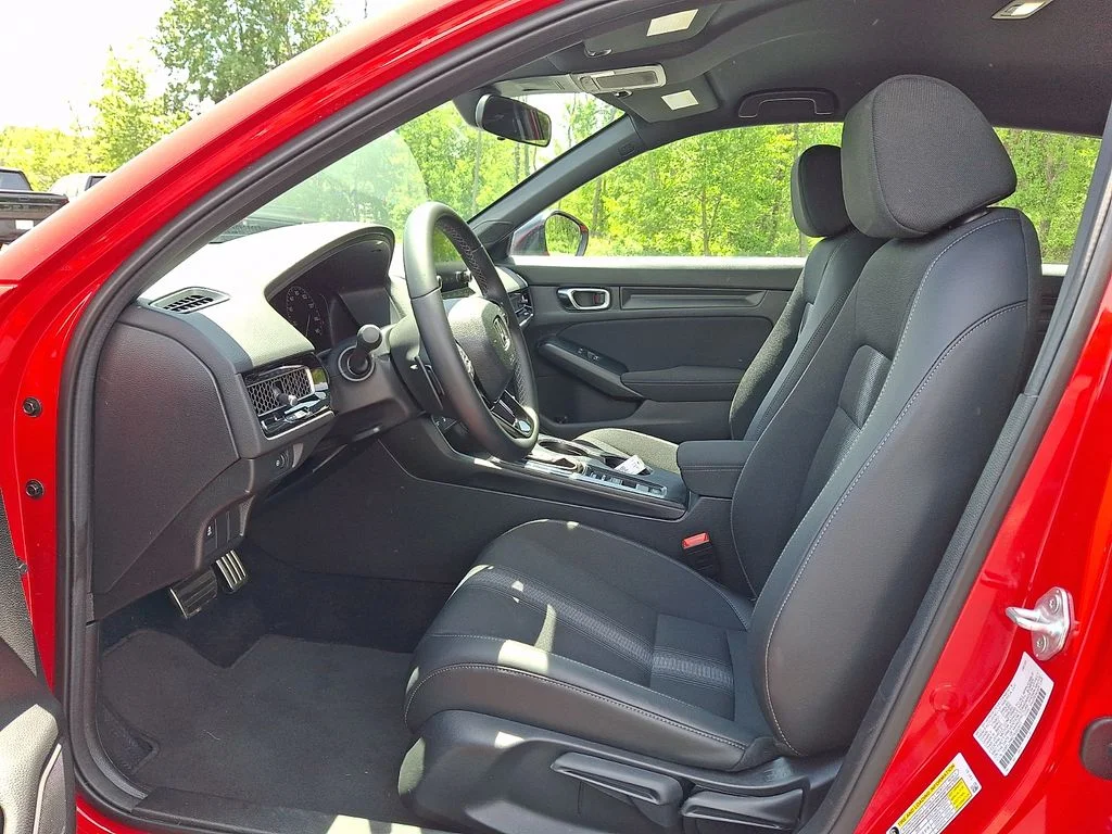 2026 Honda Civic Hatchback Sport - Photo 13