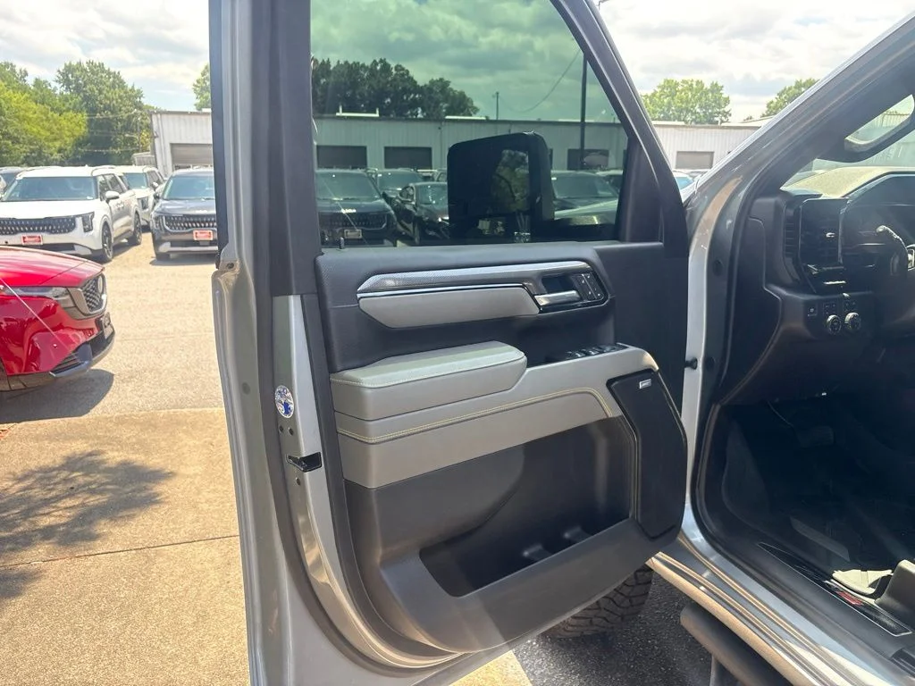 Used 2025 Gray Chevrolet ZR2 image 13