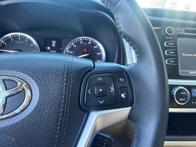 Used 2016 Red Toyota XLE V6 image 25