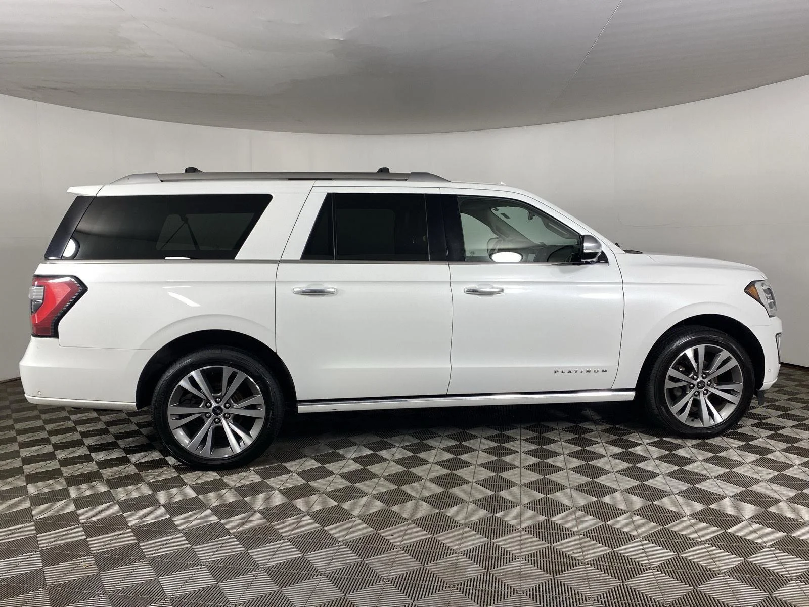 Used 2020 Star White Metallic Tri-Coat Ford Platinum image 9