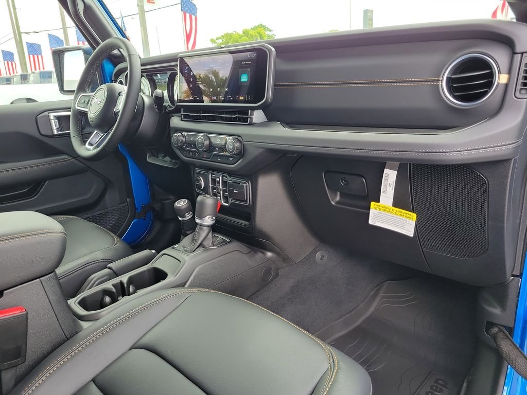 New 2026 Hydro Blue Pearl-Coat Exterior Paint Jeep Sahara image 13