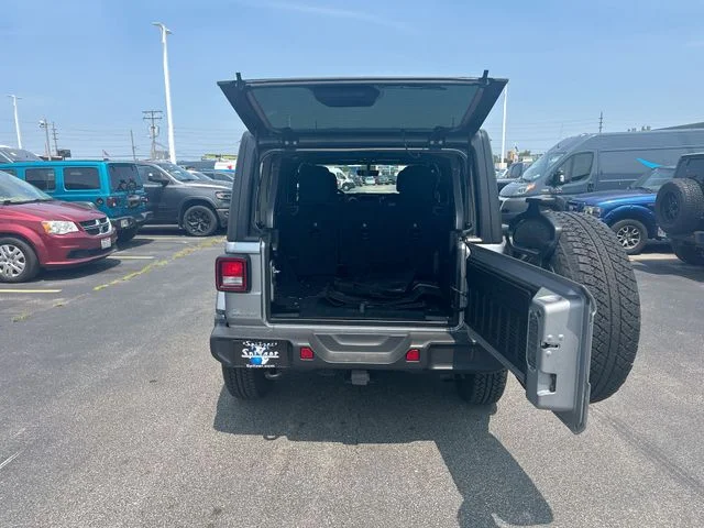 Used 2019 Silver Jeep Unlimited Sahara image 25