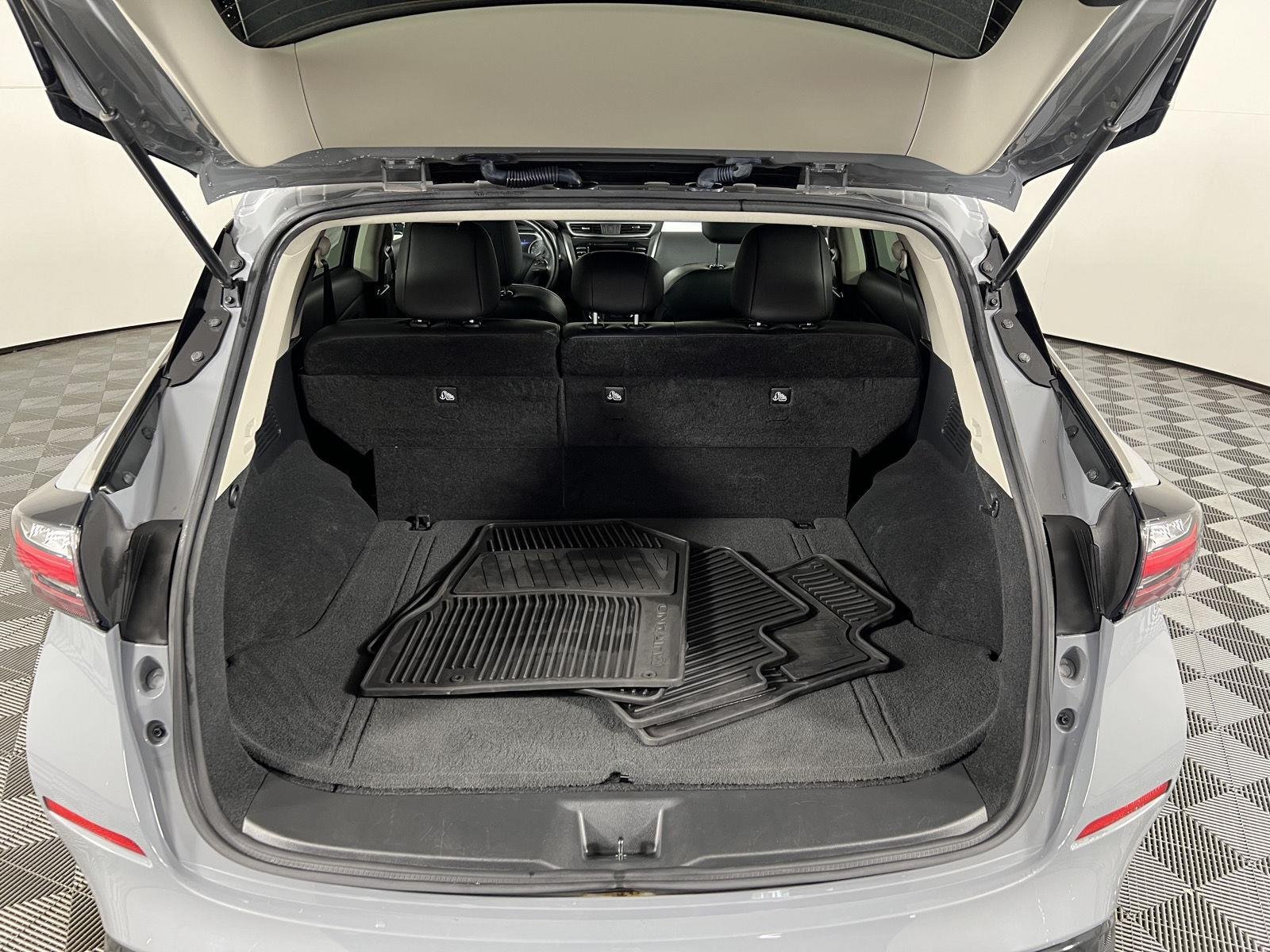 Used 2022 Boulder Gray Pearl Nissan SV image 31