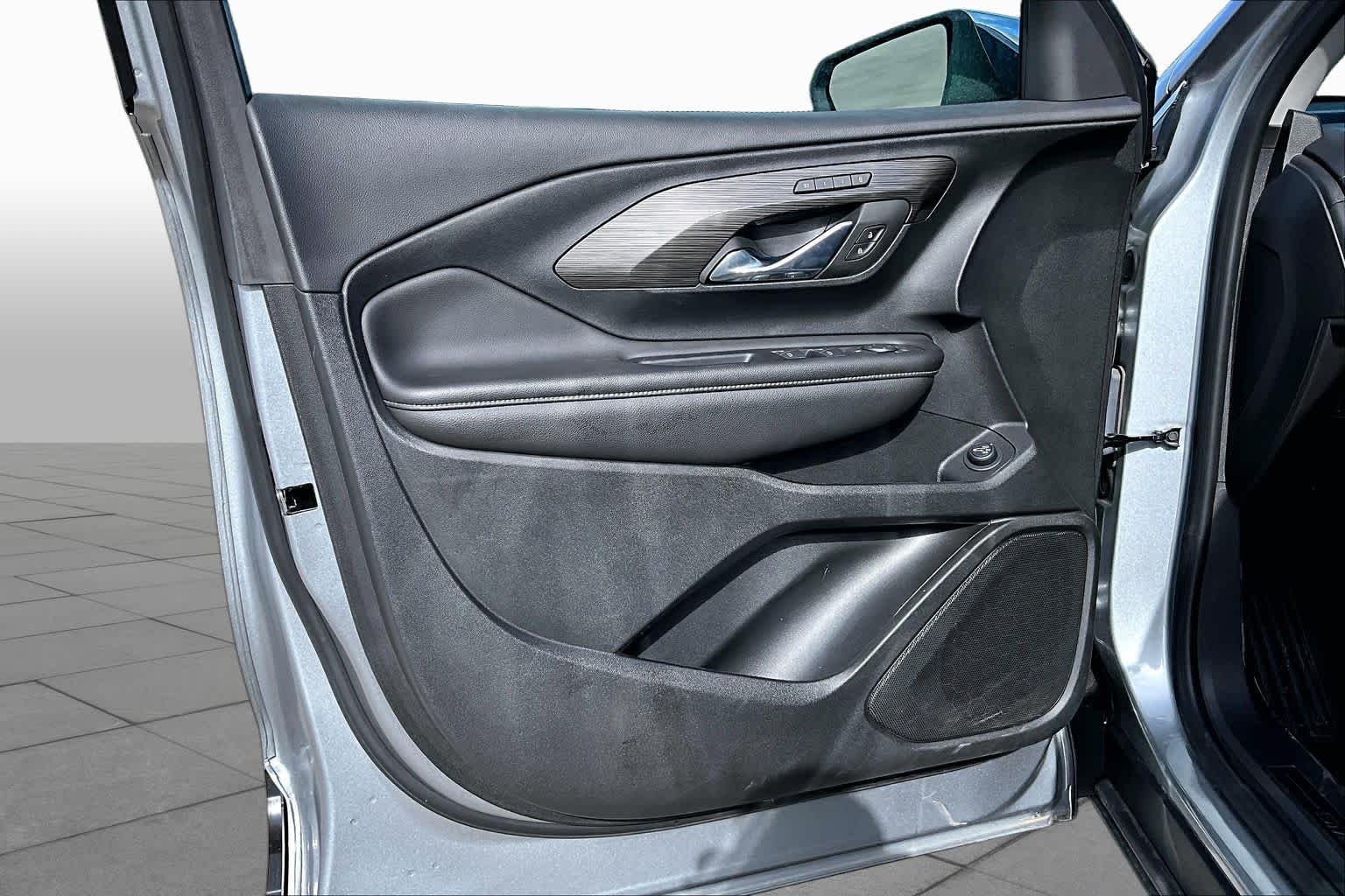Used 2023 STERLING METALLIC GMC SLT image 22