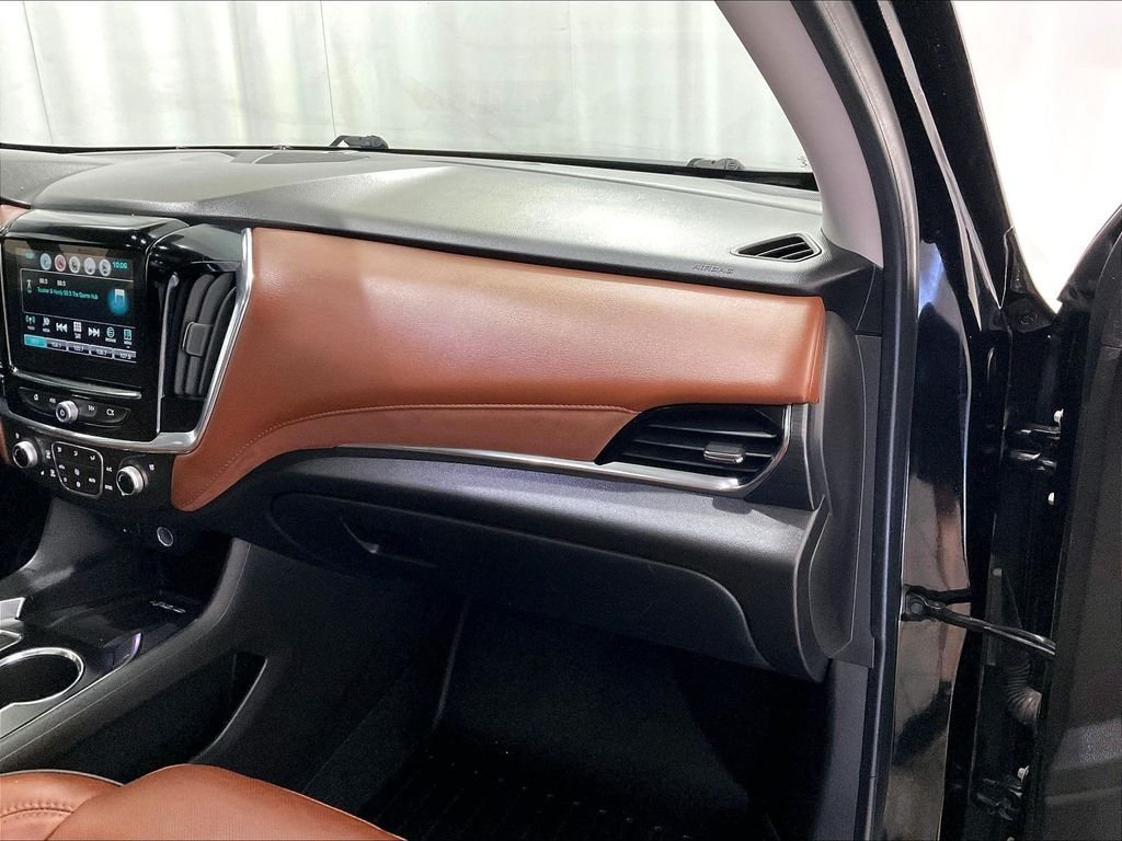 Used 2018 Mosaic Black Metallic Chevrolet High Country image 13