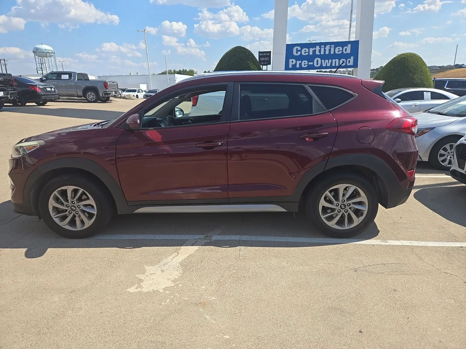 Used 2017 Dark Red Metallic Hyundai SE image 10