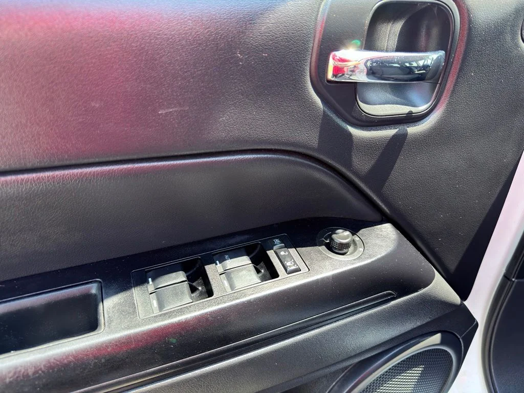 Used 2015 White Jeep Sport image 19