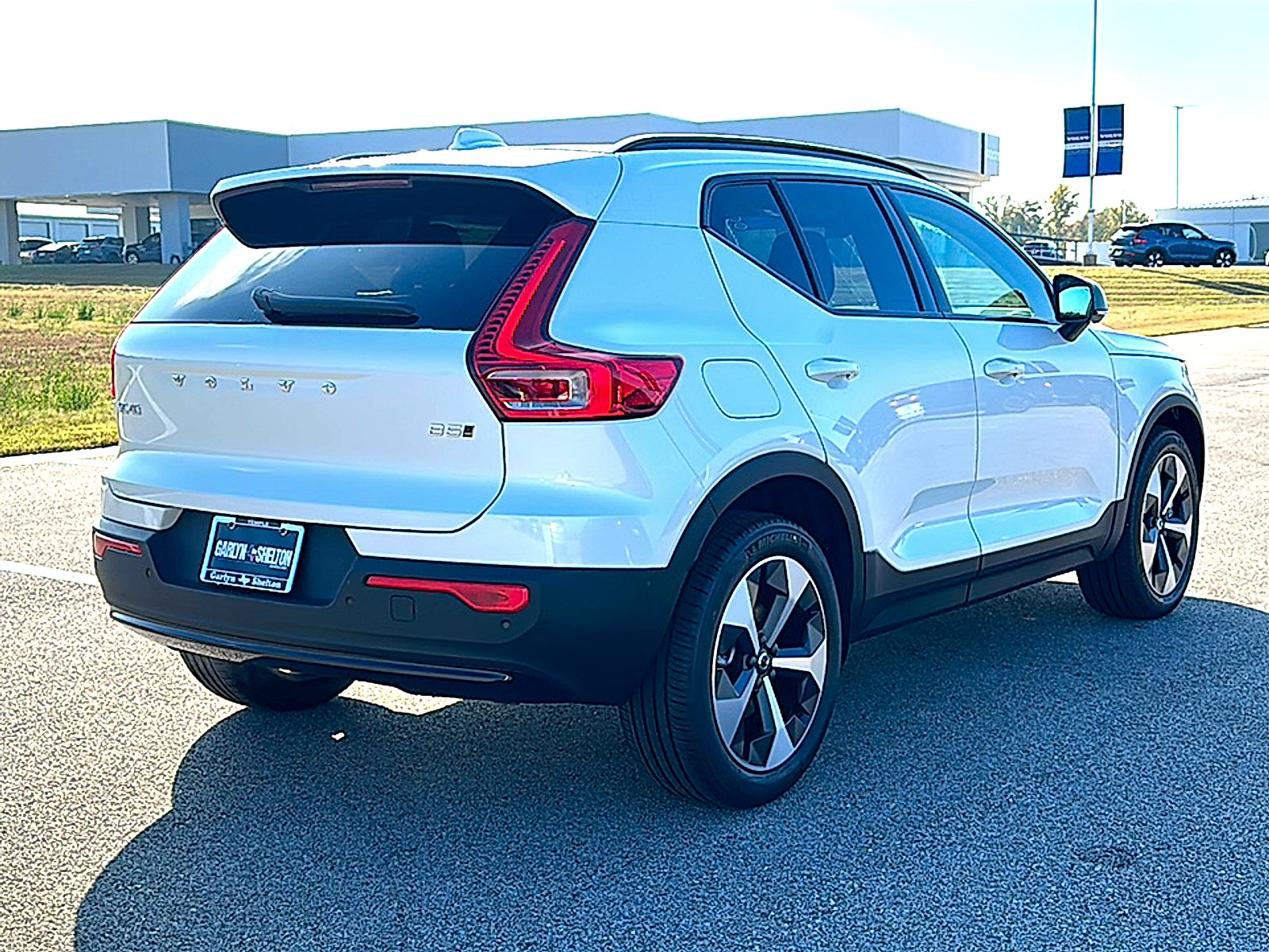 2026 Volvo XC40 Plus - Photo 8