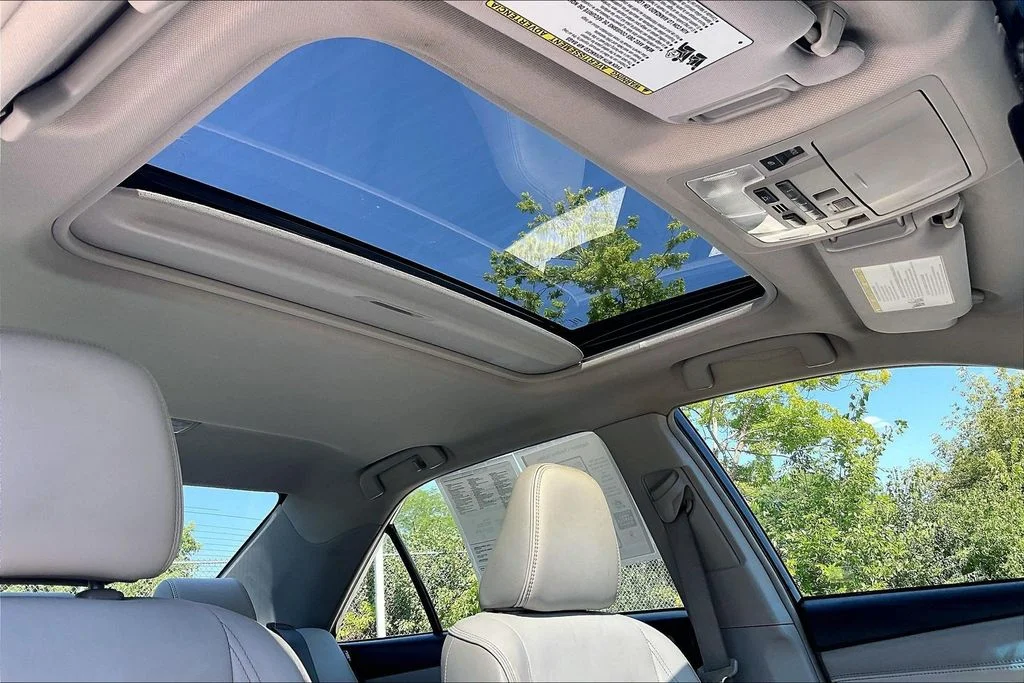 Used 2016 Black Toyota XLE image 22