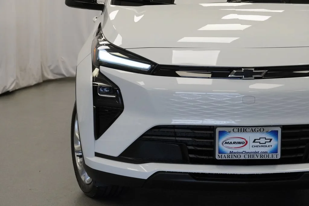 New 2027 Summit White Chevrolet LT image 31