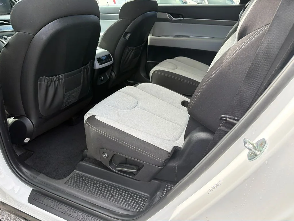 Used 2022 White Hyundai SEL image 20