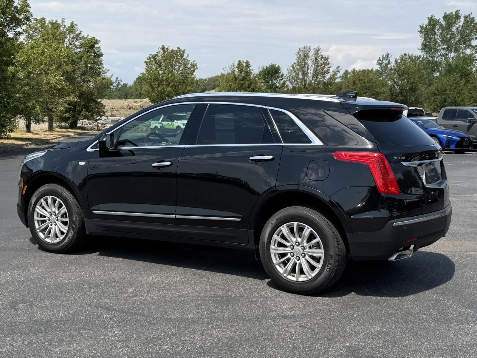 Used 2019 Stellar Black Metallic Cadillac FWD image 5