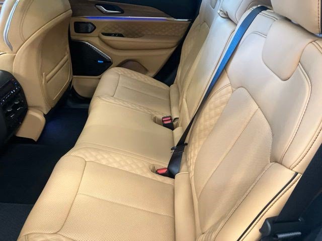 New 2026 Bright White Clear-Coat Exterior Paint Jeep Summit image 23