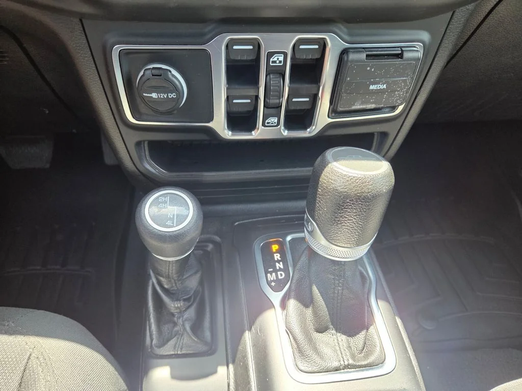 Used 2020 Silver Jeep Sport image 17