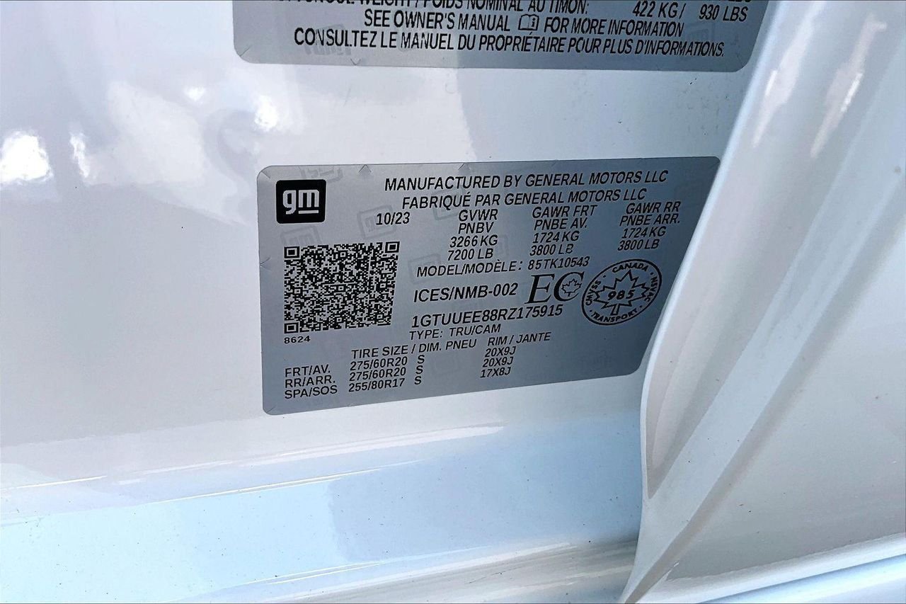 Used 2024 Summit White GMC AT4 image 22