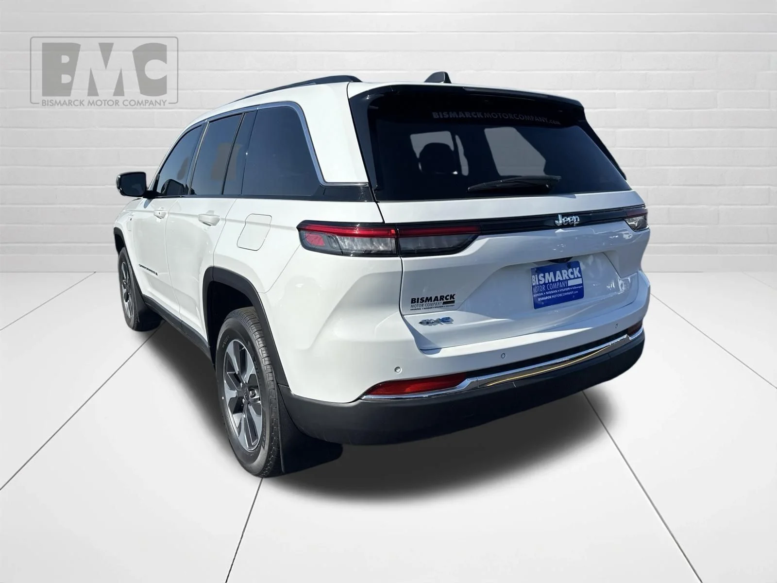 Used 2022 White Jeep 4xe image 4