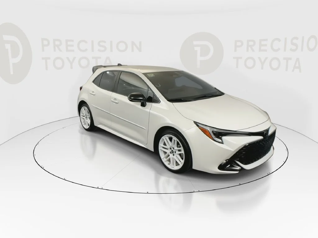 Used 2026 Ice Cap Toyota SE image 4