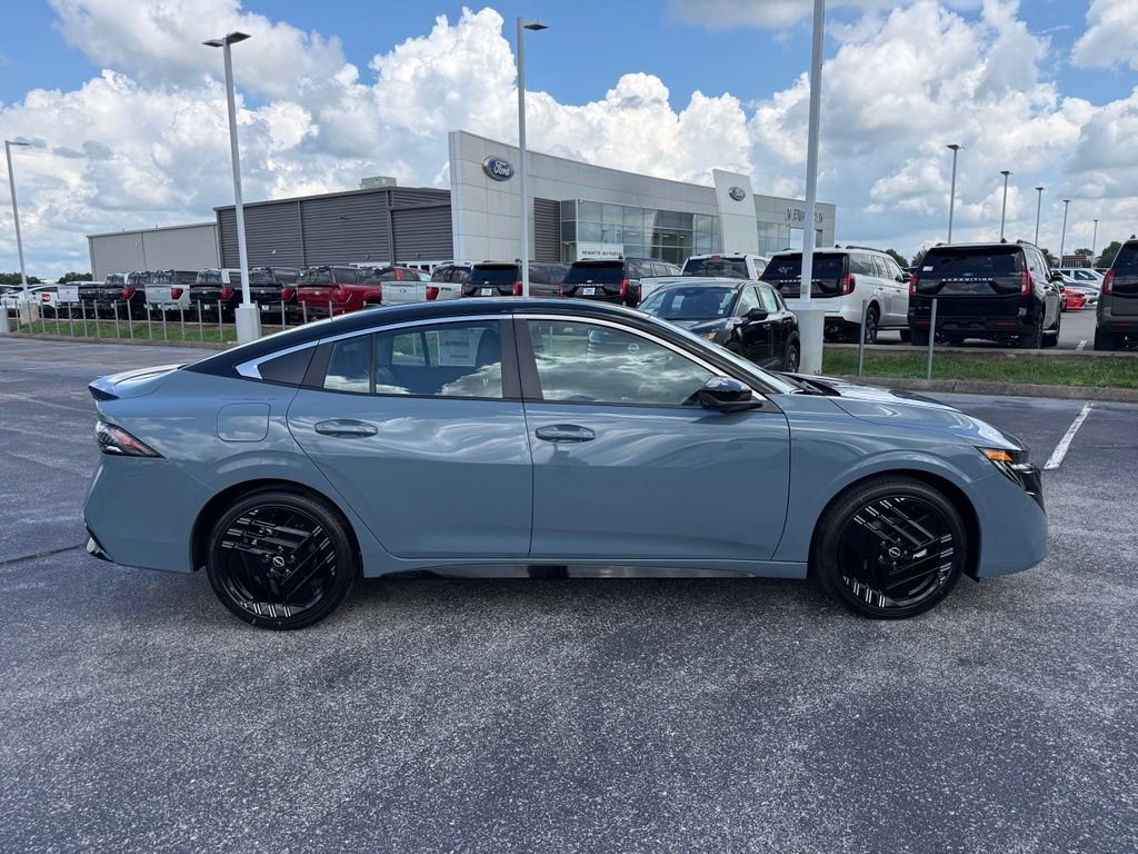 New 2026 Atlantic Gray Metallic / Super Black Two-tone Nissan SR image 34