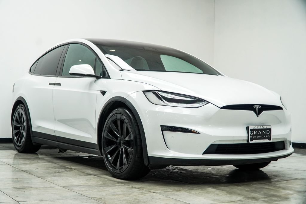 Used 2022 White Tesla Plaid image 9