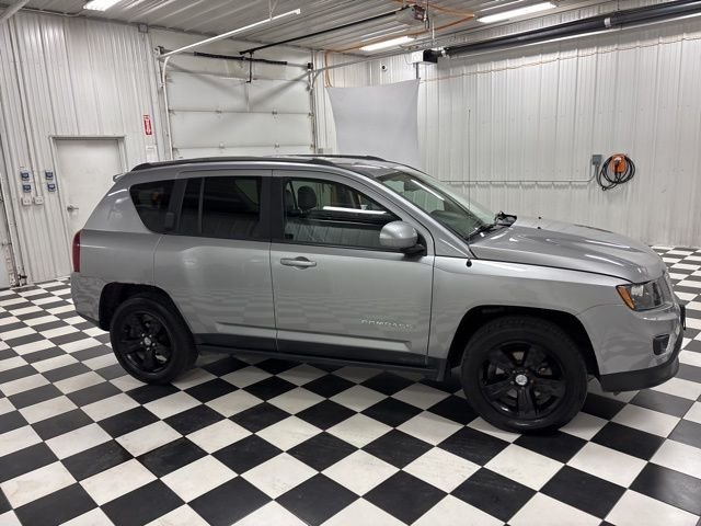 Used 2016 Silver Jeep Sport image 3