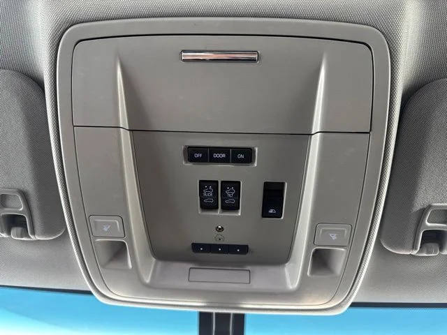 Used 2016 White Chevrolet LTZ image 14