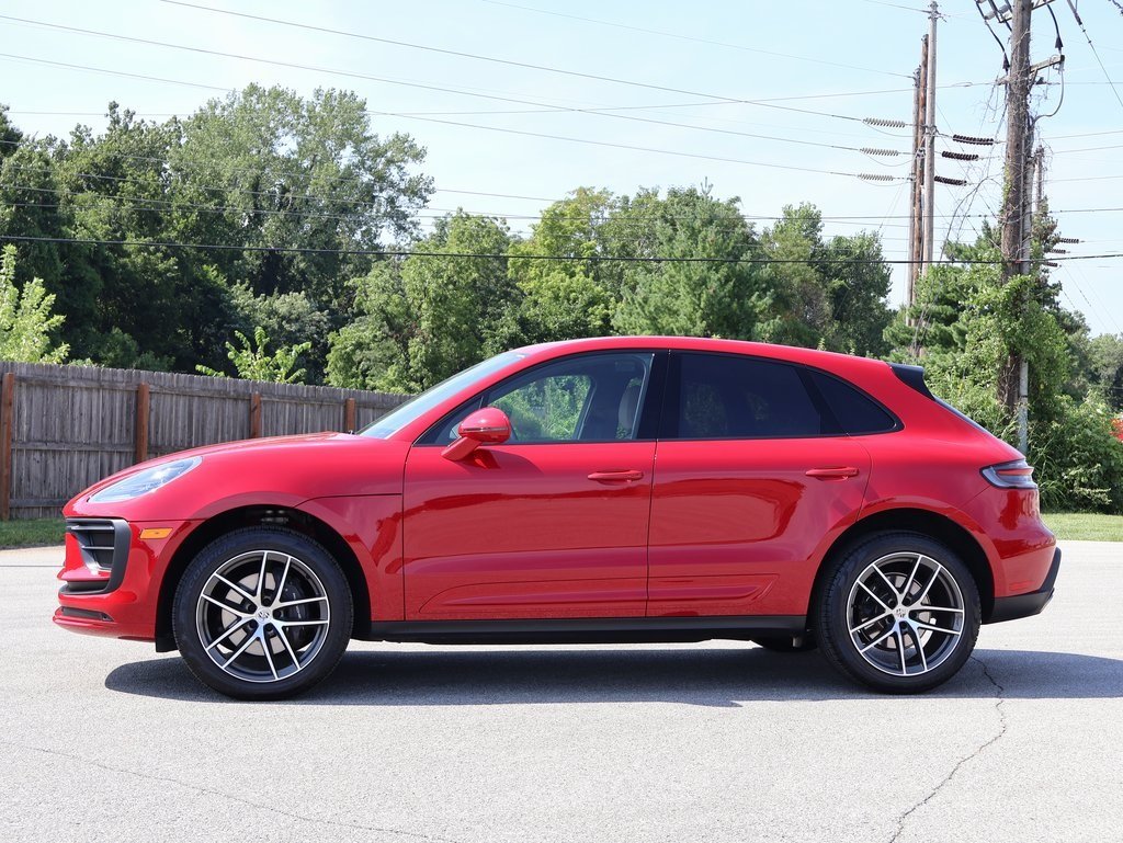 2025 Porsche Macan T photo 2